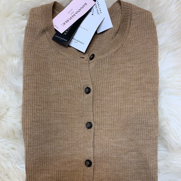Banana Republic Factory Sweaters - ❄️❄️NWT Banana Republic cardigan❄️❄️